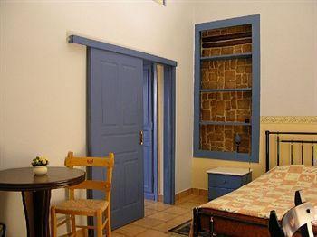 Omorfi Poli Guest house 3*